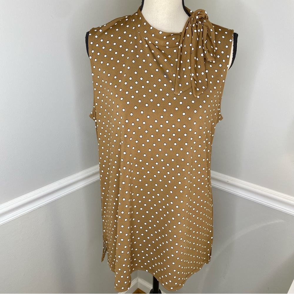 Hight Neck Polk a Dot Tank Top